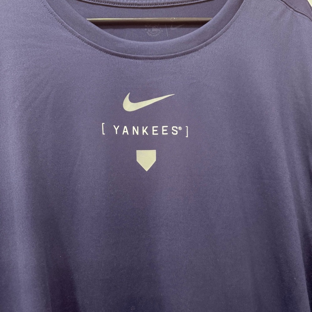 Nike Yankees Dark Blue Tee